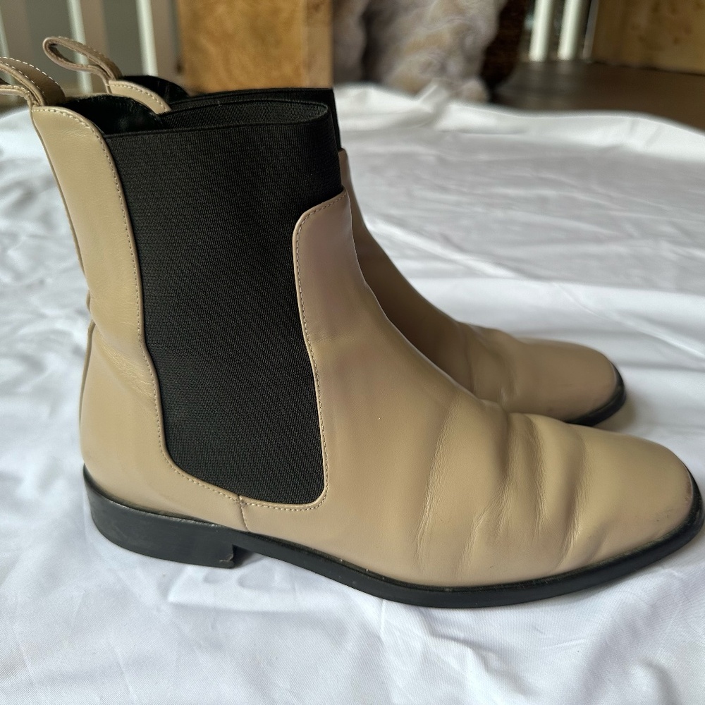Size 6 EVERLANE The Italian Leather Square Toe Chelsea Boot Sand Cream